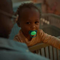 Beruhigungssauger Ultra Air Nighttime 6-18 Monate SCF376/13