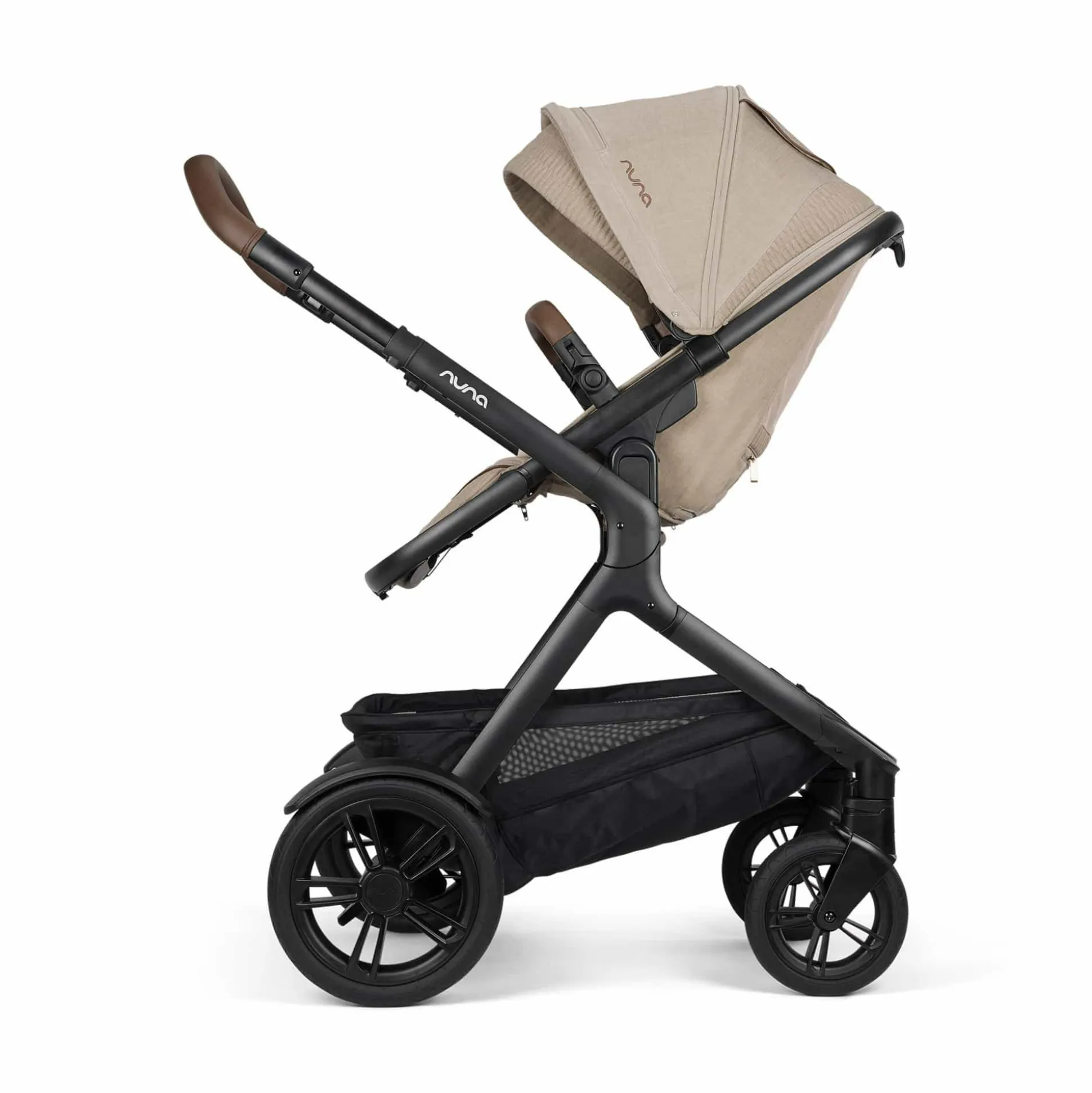 DEMI next Cosmopolitan