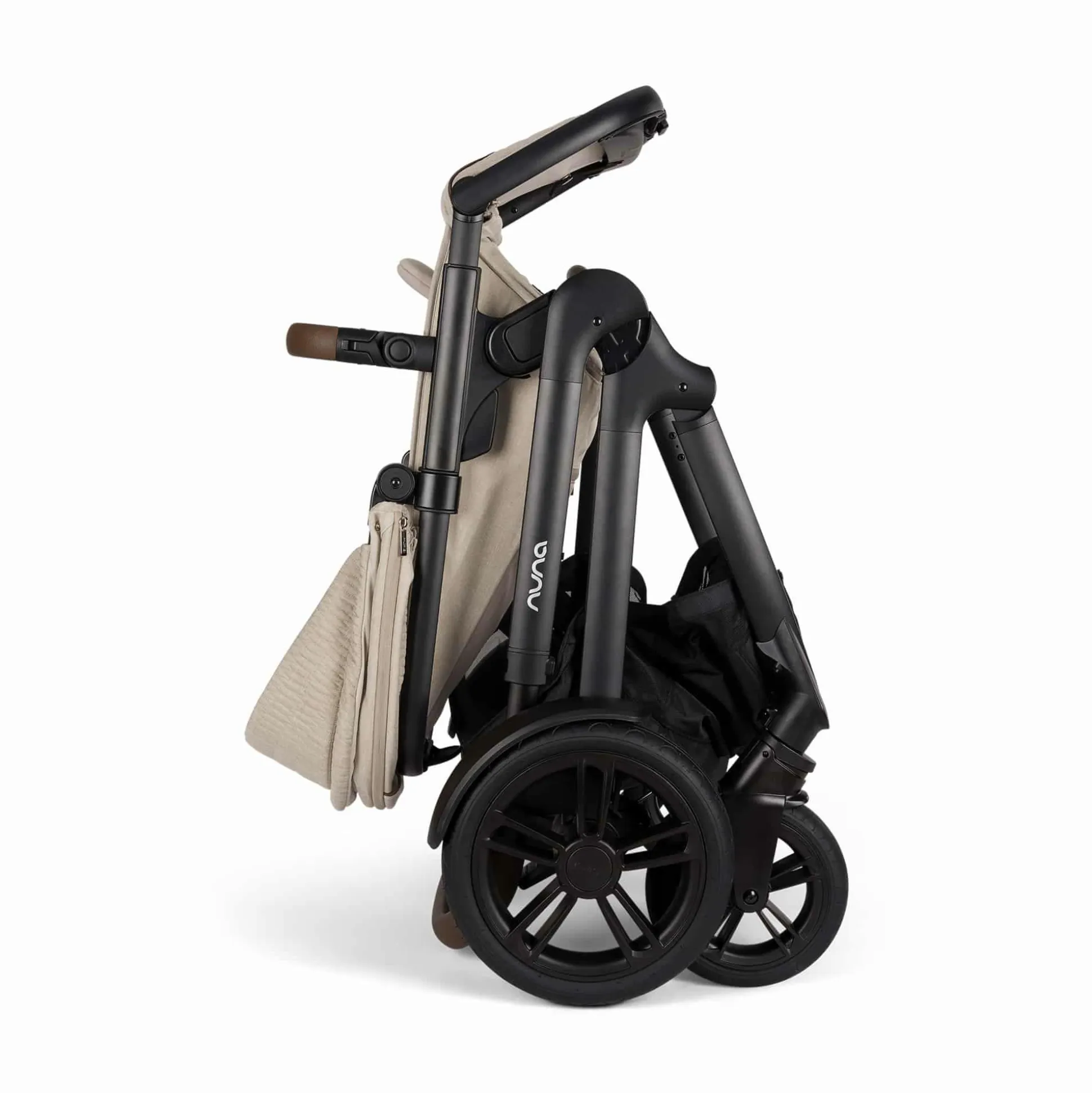 DEMI next Cosmopolitan