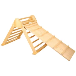 Kletterpyramide mit Leiter