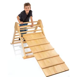 Kletterpyramide mit Leiter