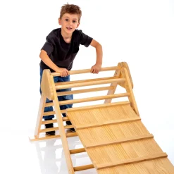 Kletterpyramide mit Leiter