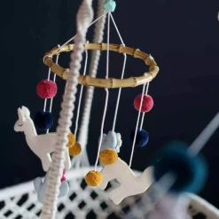 Lama Mobile mit Holzring