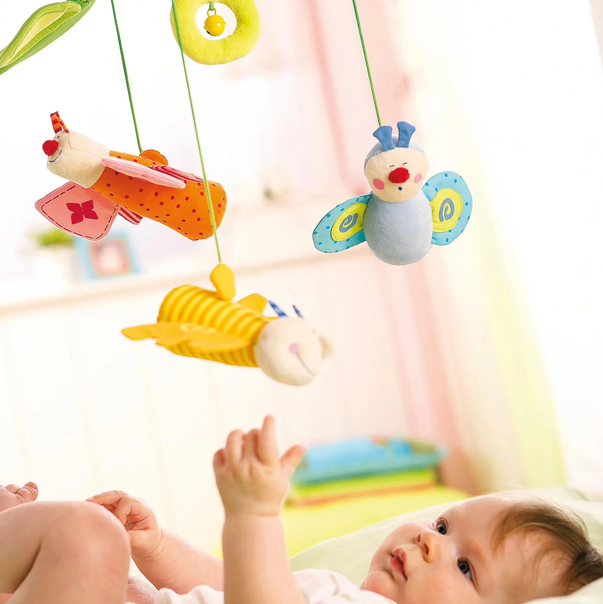 Mobile Blütenfalter bunt