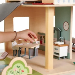 Puppenhaus mit Möbeln