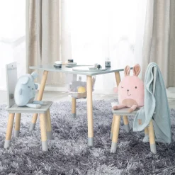 Sitzgruppe mit Aufbewahrungsnetz