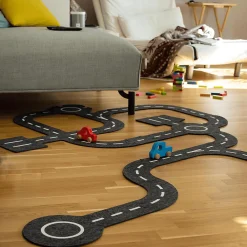 Spielstraße mit 2 Fahrzeugen