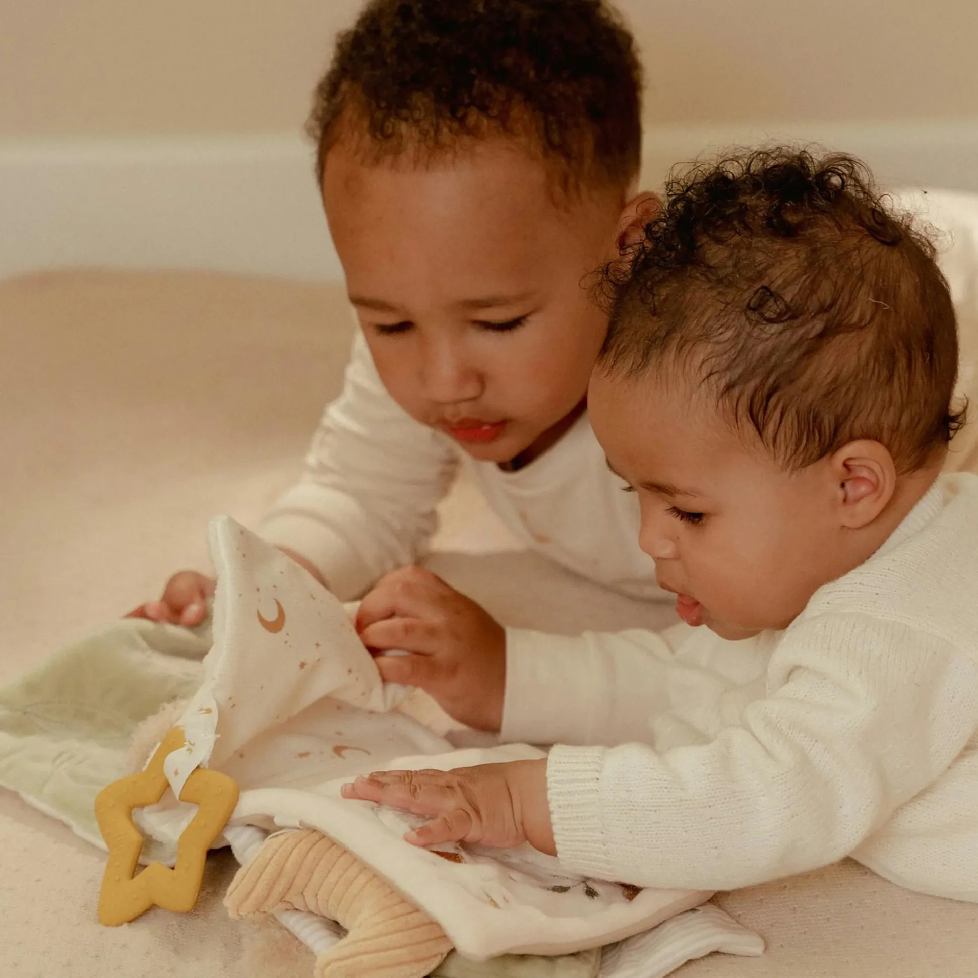 Stoffbuch mit Aktivitäten Newborn Naturals