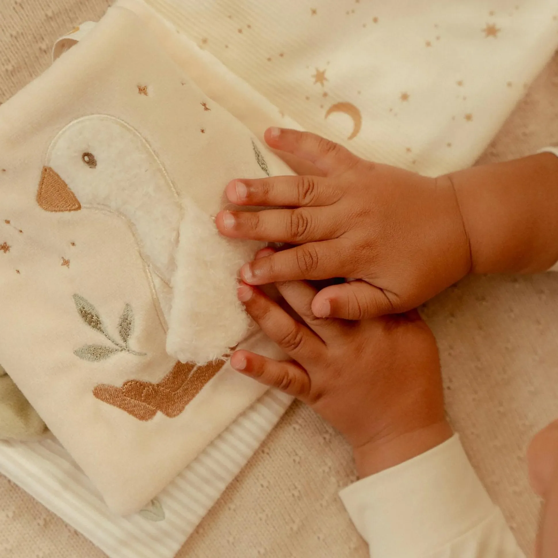 Stoffbuch mit Aktivitäten Newborn Naturals