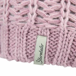 Strickmütze mit Bommel