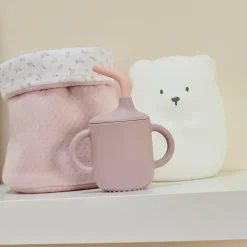 Trinkbecher mit Strohhalm