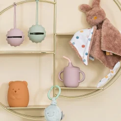 Trinkbecher mit Strohhalm