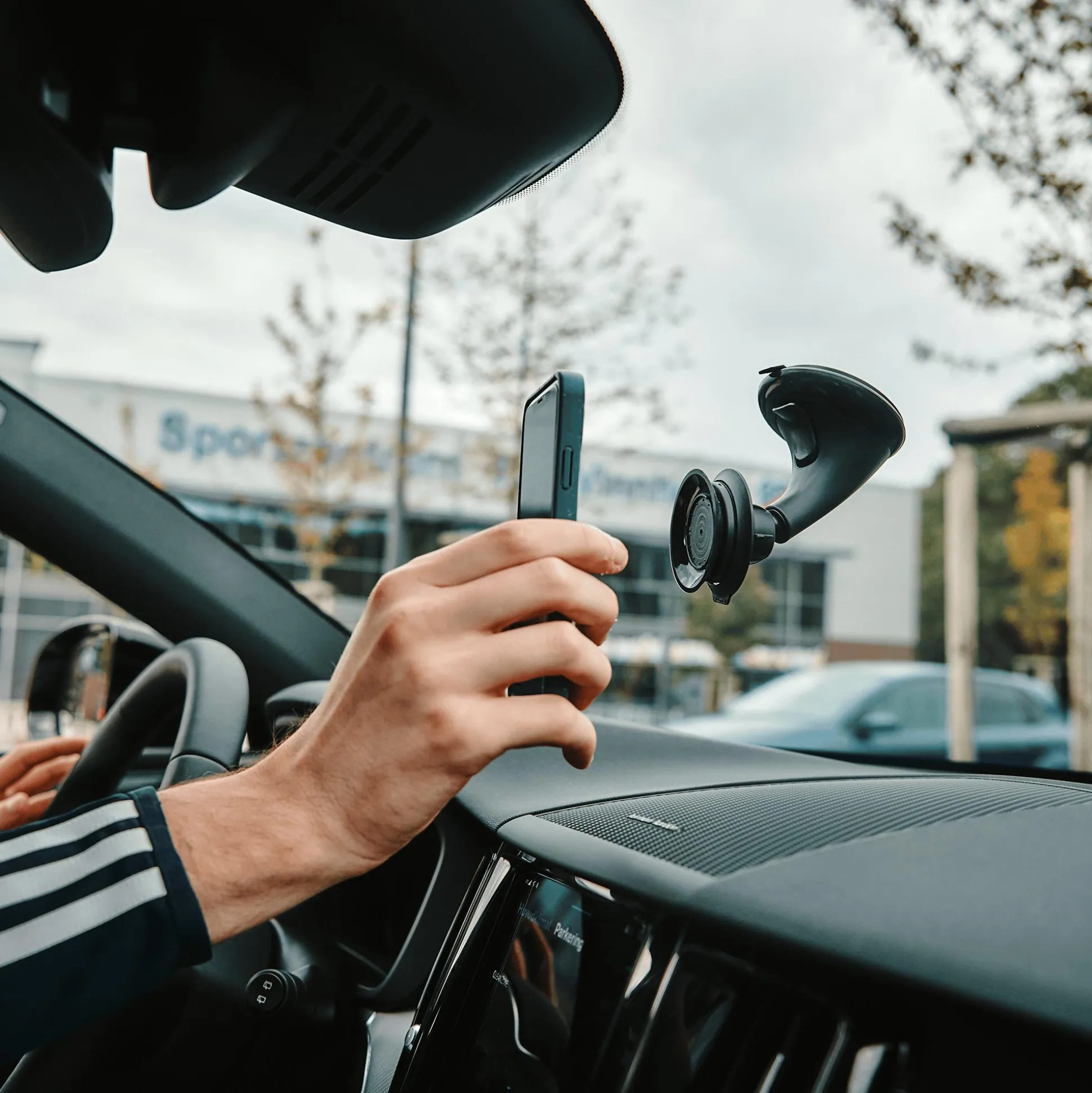 vakuum-magnetischer Smartphone-Halter für die Windschutzscheibe