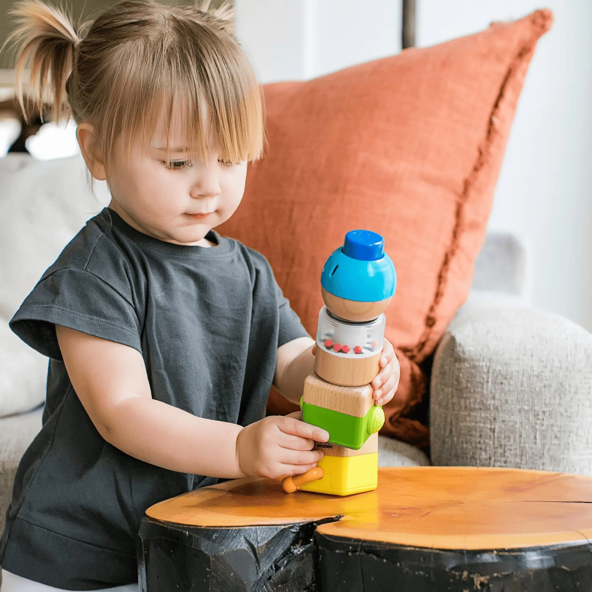 Vier verrückte Bausteine
